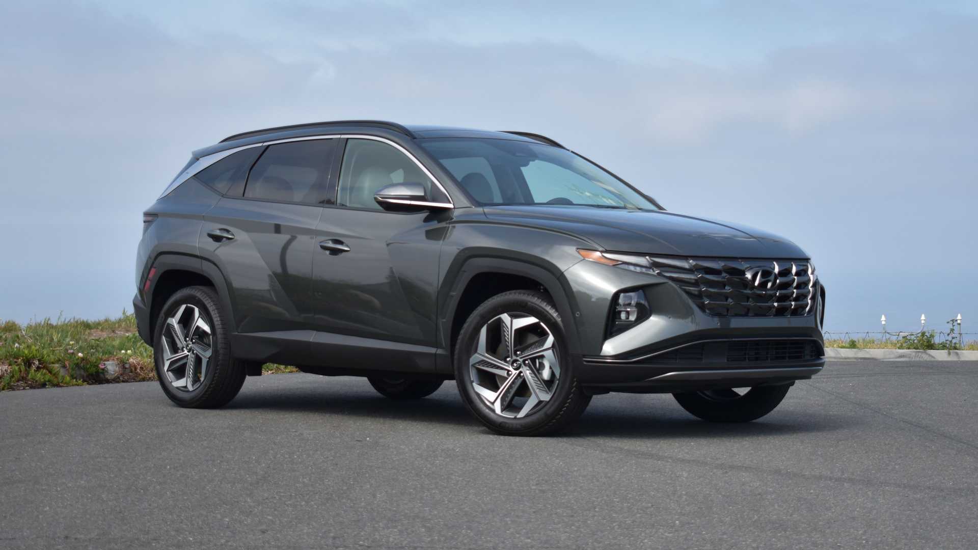 2022-hyundai-tucson-exterior-front-quarter